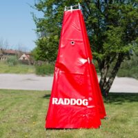 Raddog kolme seinaga varjend