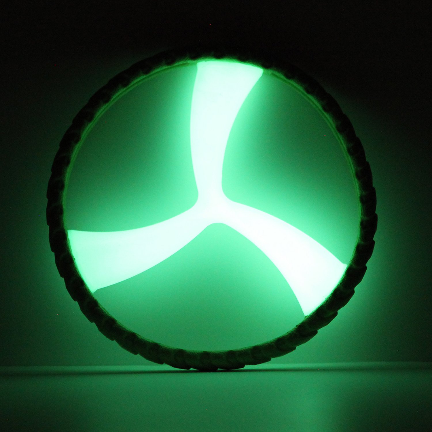 Chuckit! Max Glow Roller pimedas helendav mänguasi koertele - Image 2