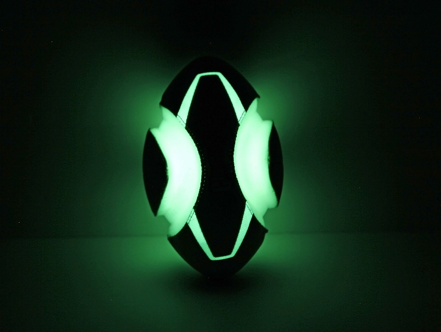 Chuckit! Max Glow Fumble Fetch pimedas helendav mänguasi koerale - Image 2